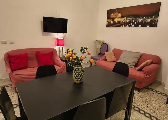 Casa Giuliana -2 Baths, 3 Big Bedrooms With 9 Sleeps, Bed-Free Living Room With 2 Sofas, Efficient Kitchen -Family Friendly -2Nd Floor Elevator Mansion In Umbertino Style -600 Meters From Vatican & Ottaviano Metro -Secure, Quiet, Wealthy, Accessible